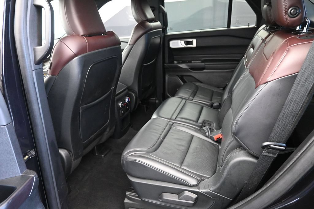 Used 2020 Ford Explorer Platinum w/ Premium Technology Package AWD/4WD image 15