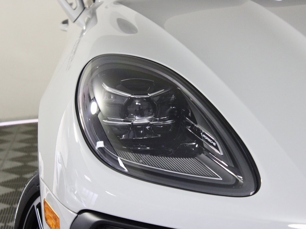 New 2026 Porsche Macan image 11