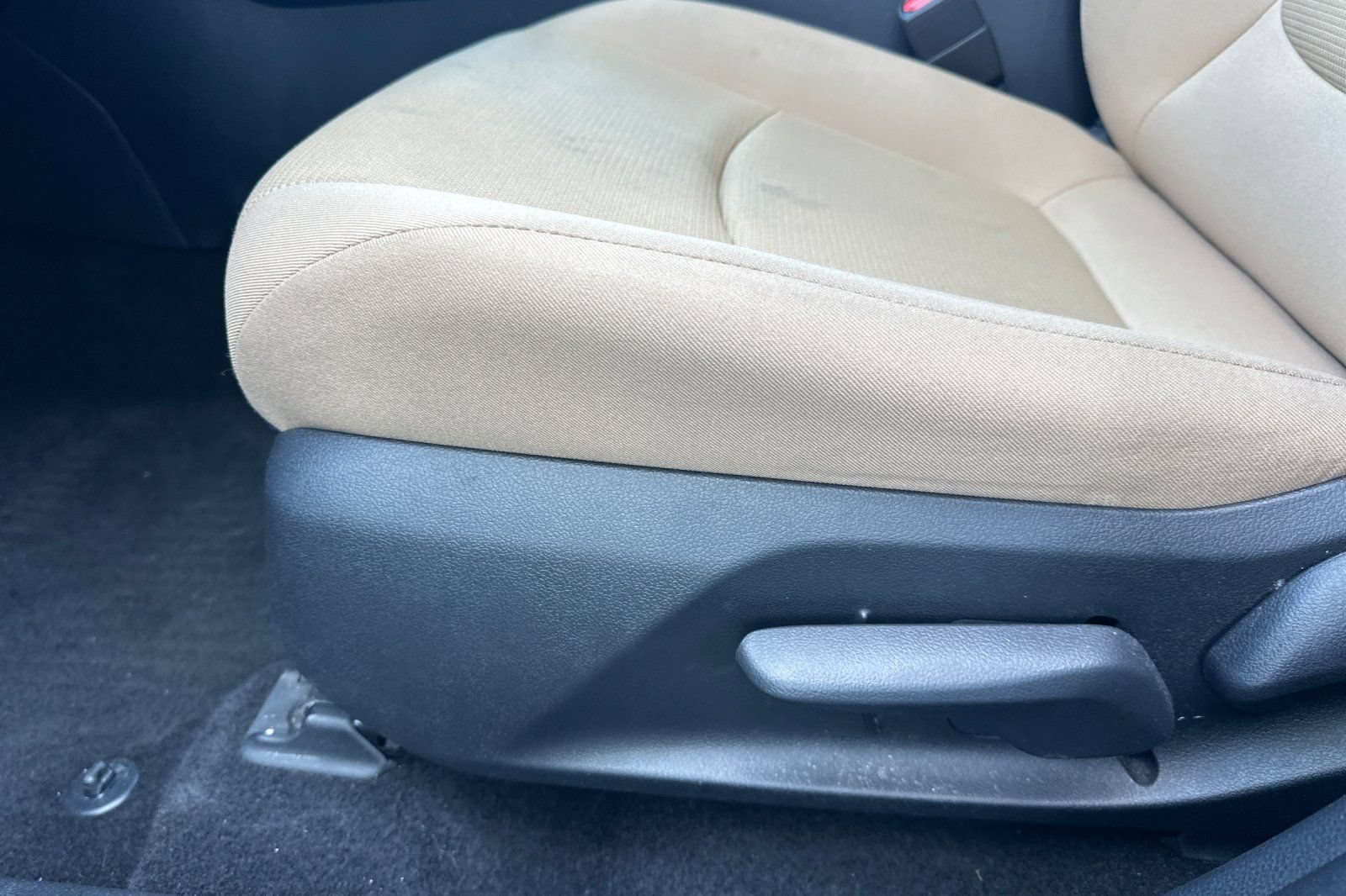 Certified 2022 Toyota RAV4 LE AWD/4WD image 14