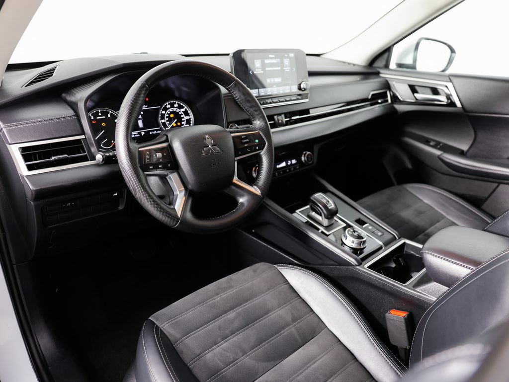 Used 2024 Mitsubishi Outlander SE image 23
