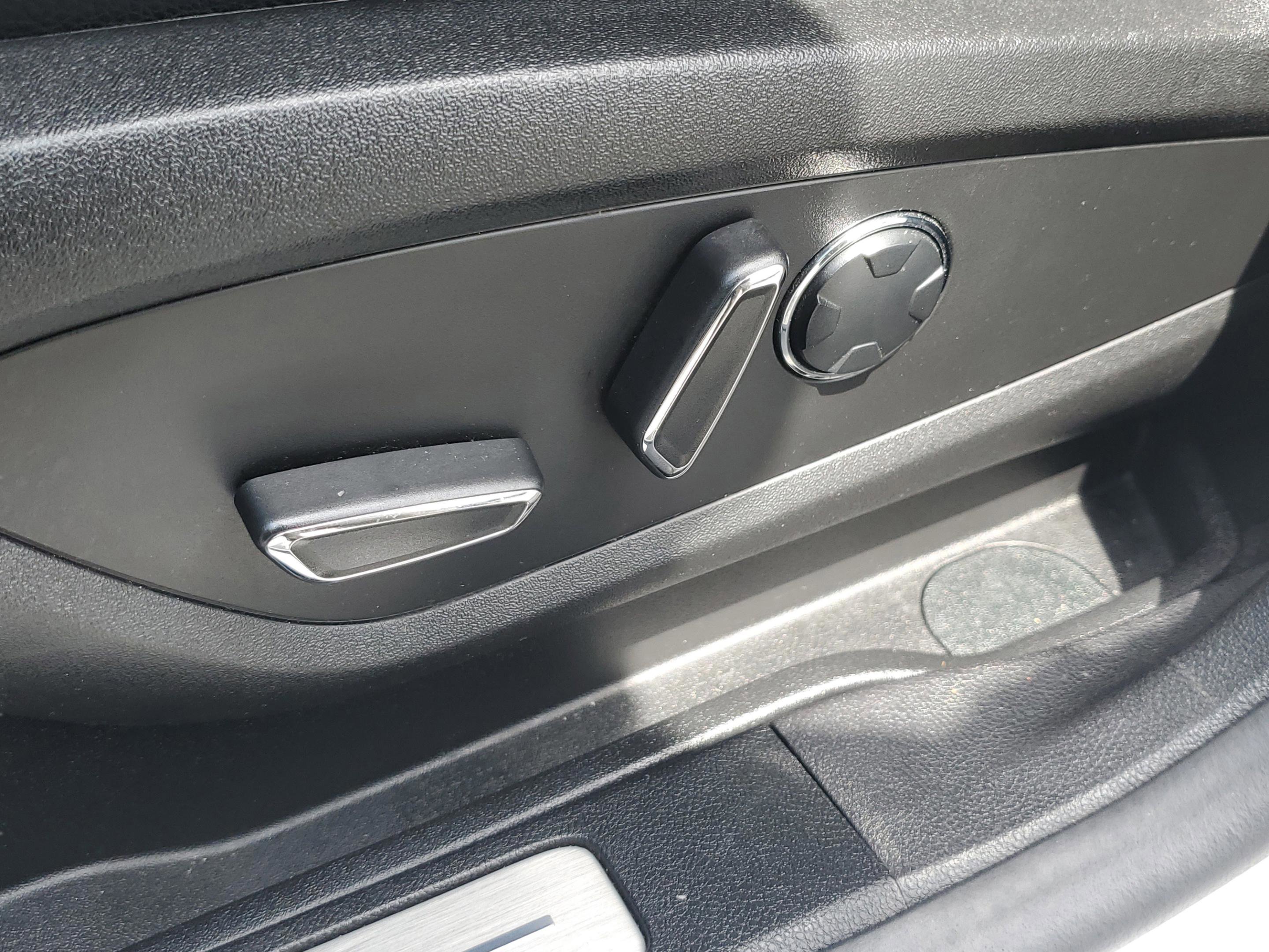 Used 2019 Lincoln MKC Premiere FWD image 17