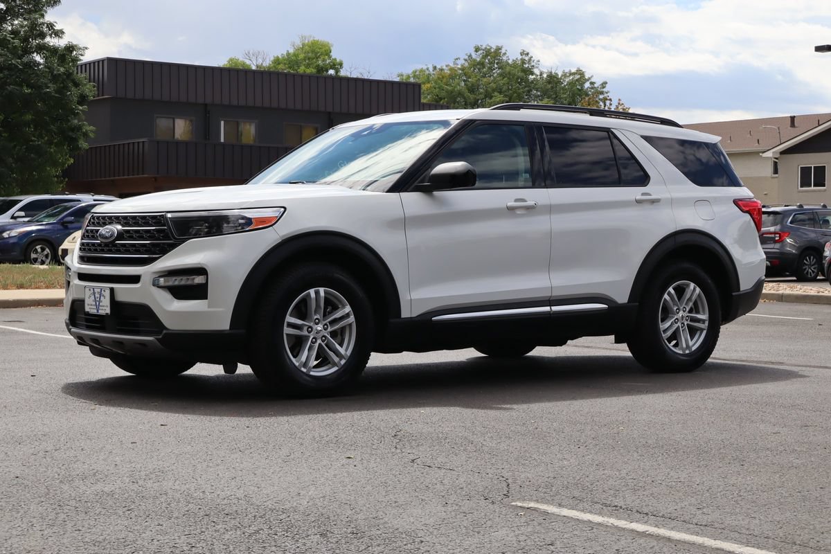 Used 2021 Ford Explorer XLT w/ Equipment Group 202A AWD/4WD image 11