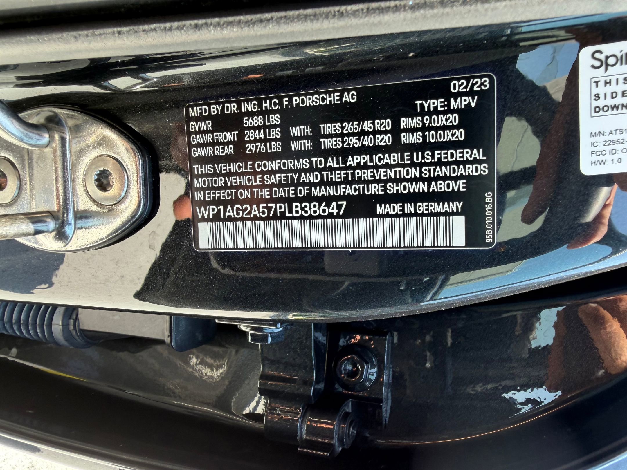 Certified 2023 Porsche Macan S AWD/4WD image 29
