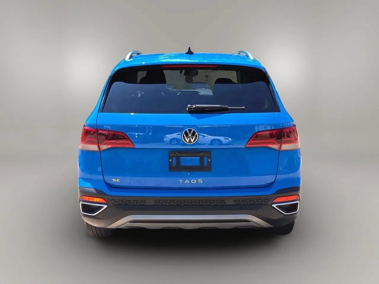 Used 2022 Volkswagen Taos SE w/ Panoramic Sunroof Package FWD image 9