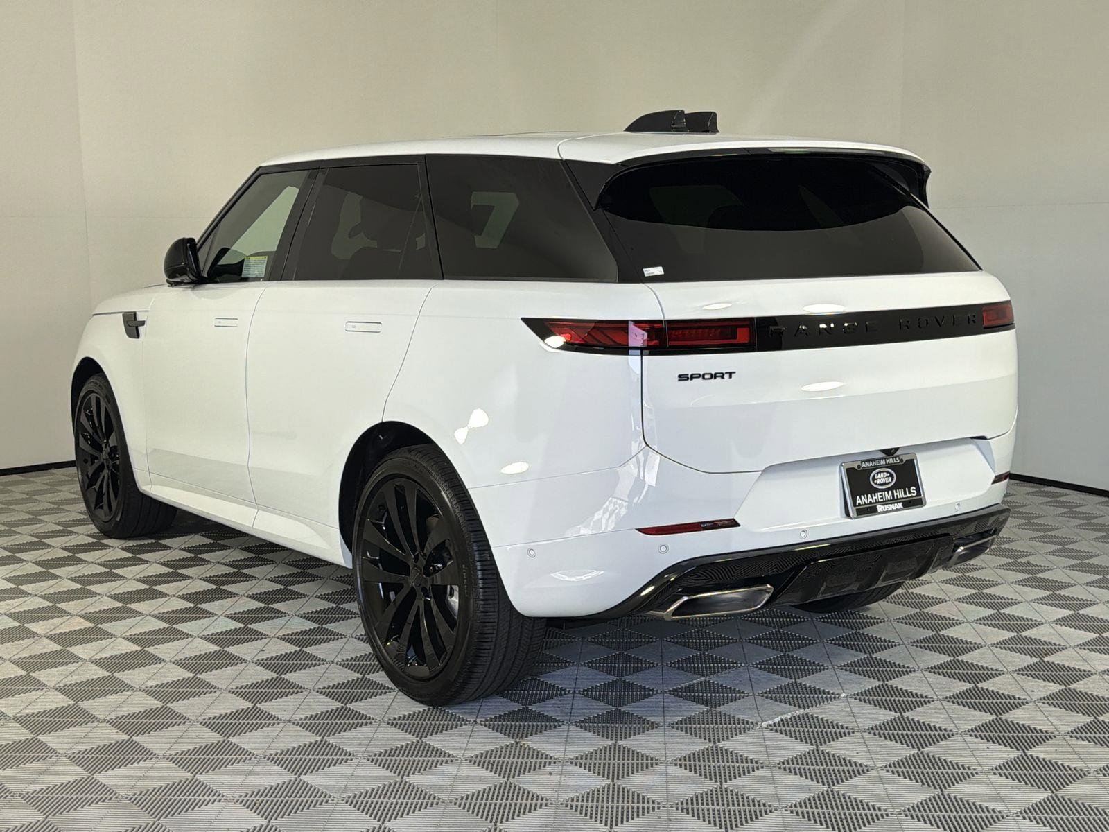 New 2026 Land Rover Range Rover Sport Dynamic SE image 3