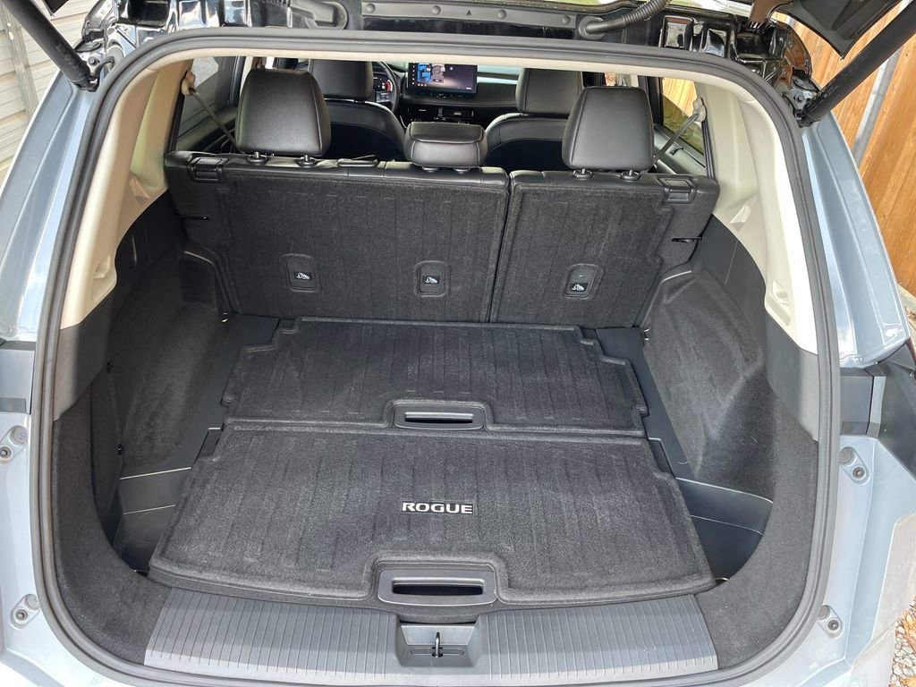 Used 2025 Nissan Rogue SL w/ Tech Package image 41