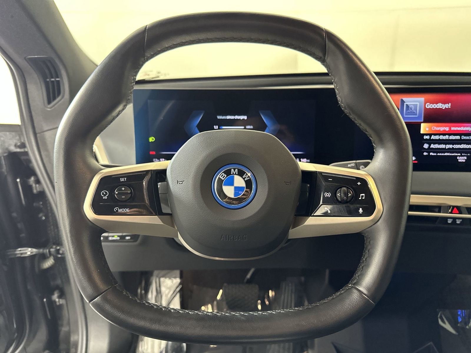 Used 2022 BMW iX xDrive50 w/ Premium Package image 14