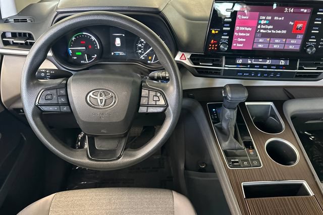 Used 2023 Toyota Sienna LE FWD image 18