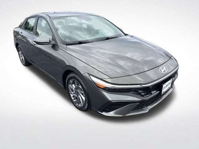 Used 2024 Hyundai Elantra SEL FWD image 8