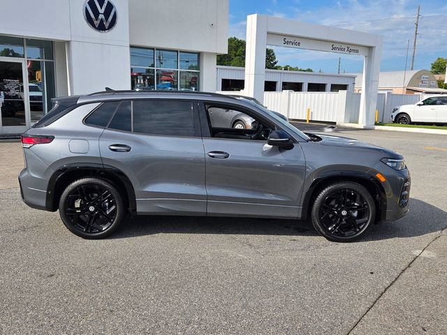 New 2026 Volkswagen Tiguan SE R-Line FWD image 15