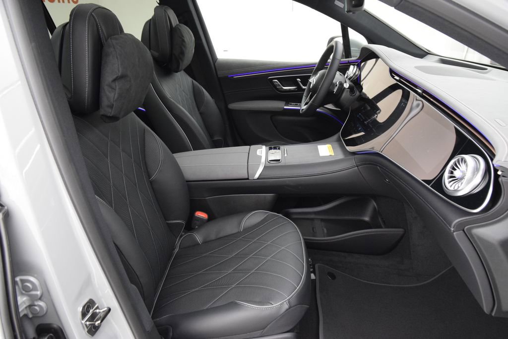 New 2026 Mercedes-Benz EQS 550 4MATIC SUV image 16
