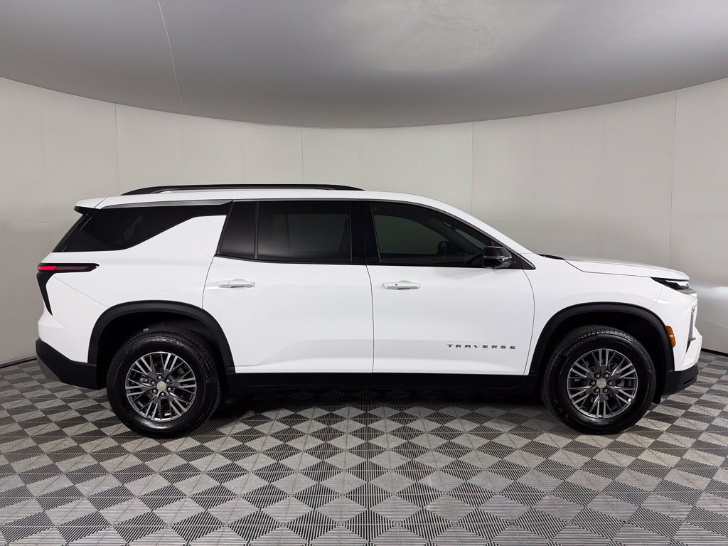 Used 2026 Chevrolet Traverse LT w/ Driver Confidence Package FWD image 7
