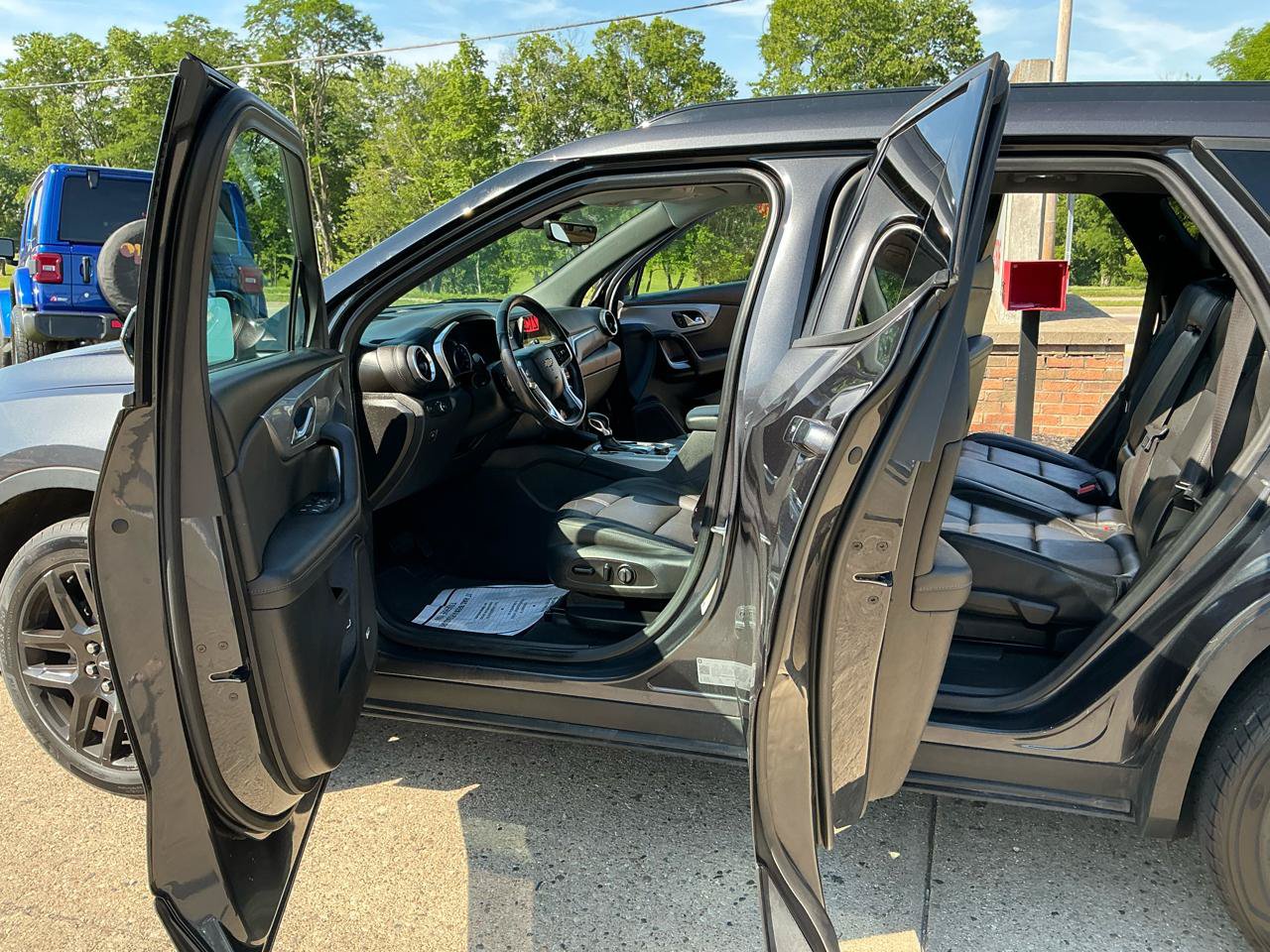 Used 2021 Chevrolet Blazer LT w/ Sound & Technology Package FWD image 9