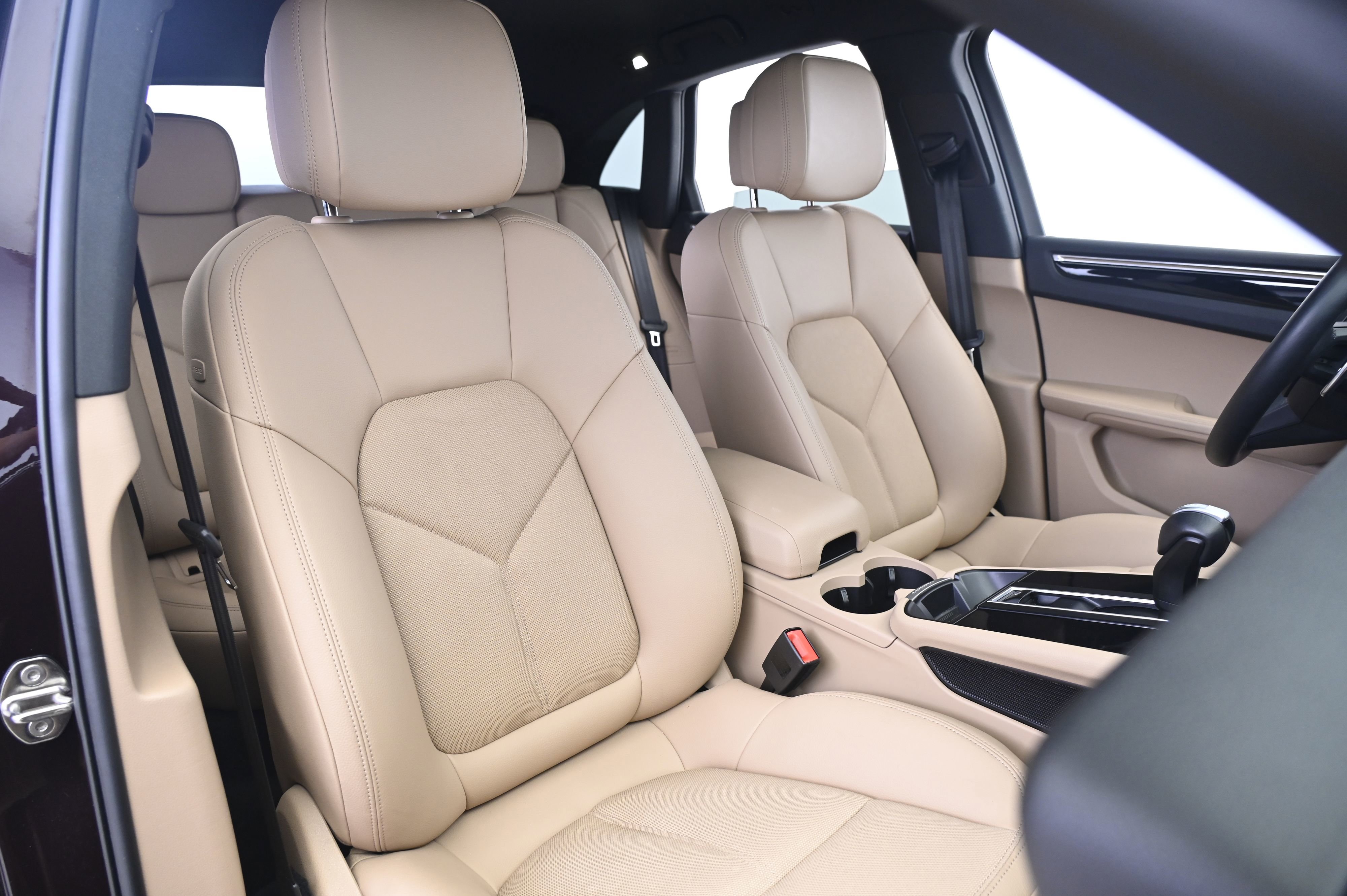 Certified 2023 Porsche Macan S AWD/4WD image 24