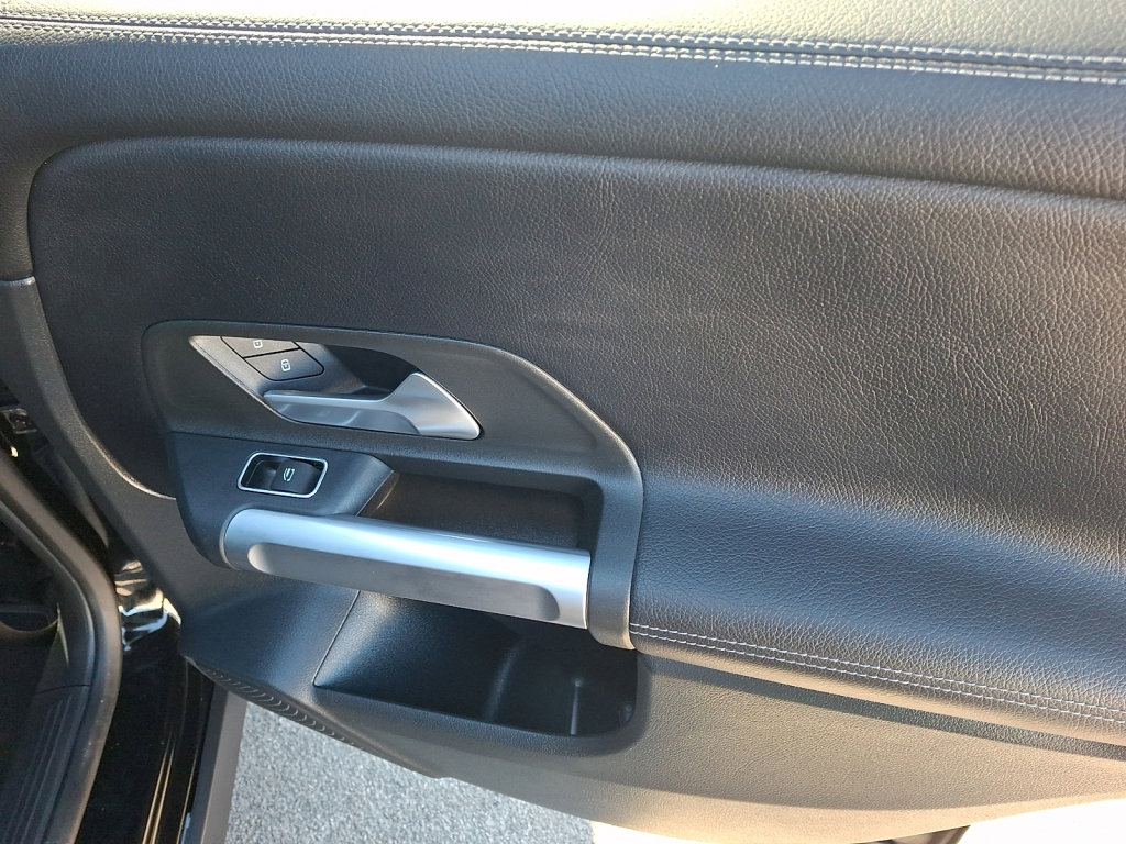 Used 2023 Mercedes-Benz GLB 250 4MATIC image 14
