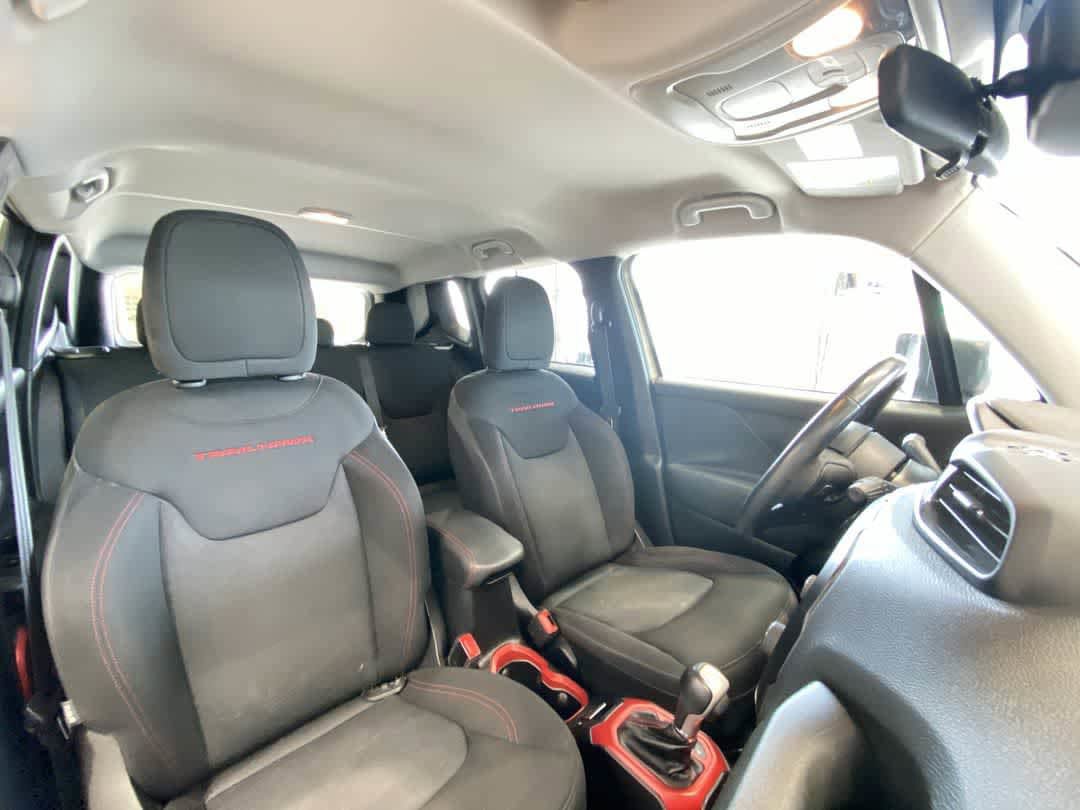 Used 2015 Jeep Renegade Trailhawk AWD/4WD image 26