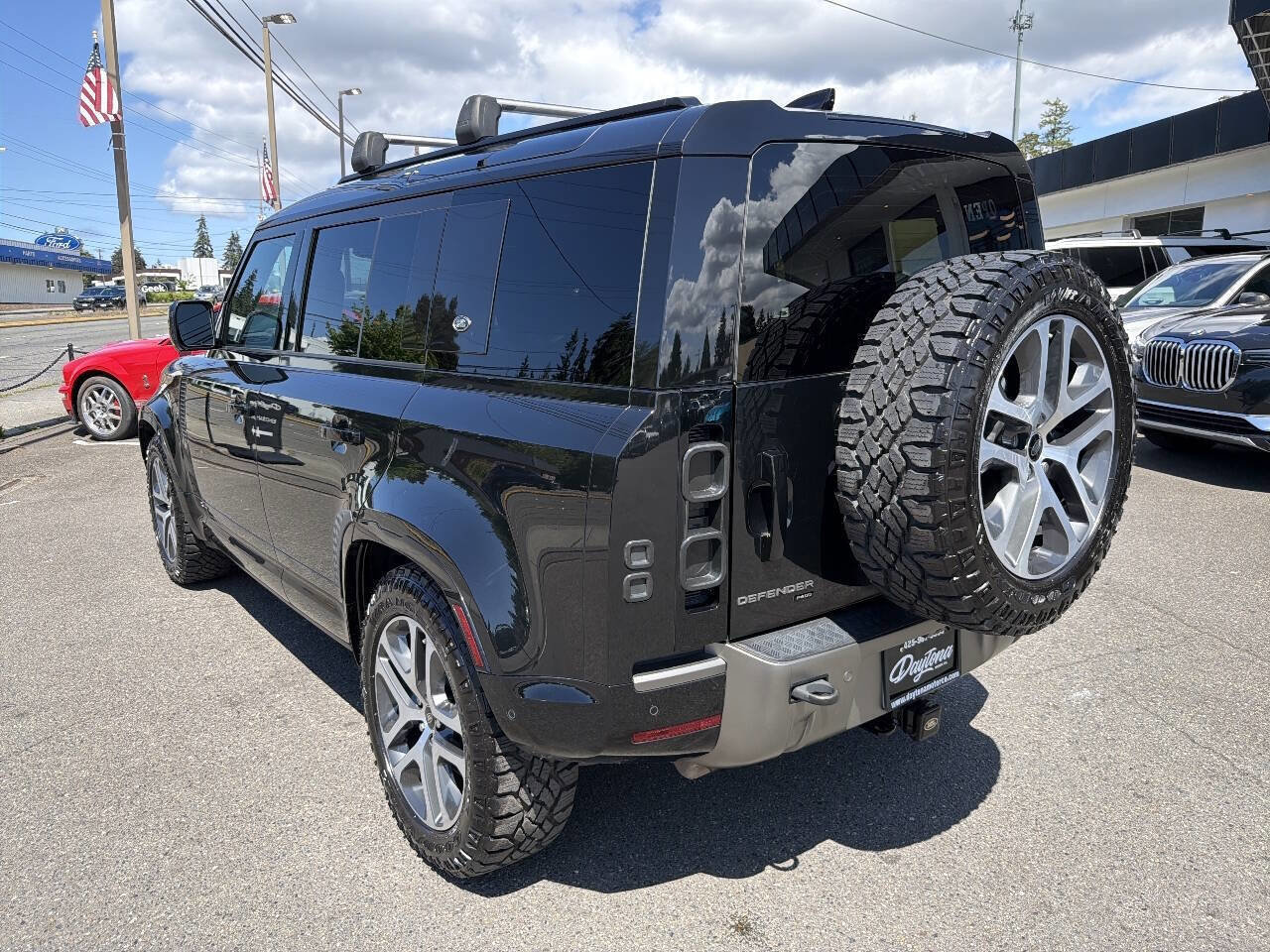 Used 2021 Land Rover Defender 110 X-Dynamic HSE AWD/4WD image 4
