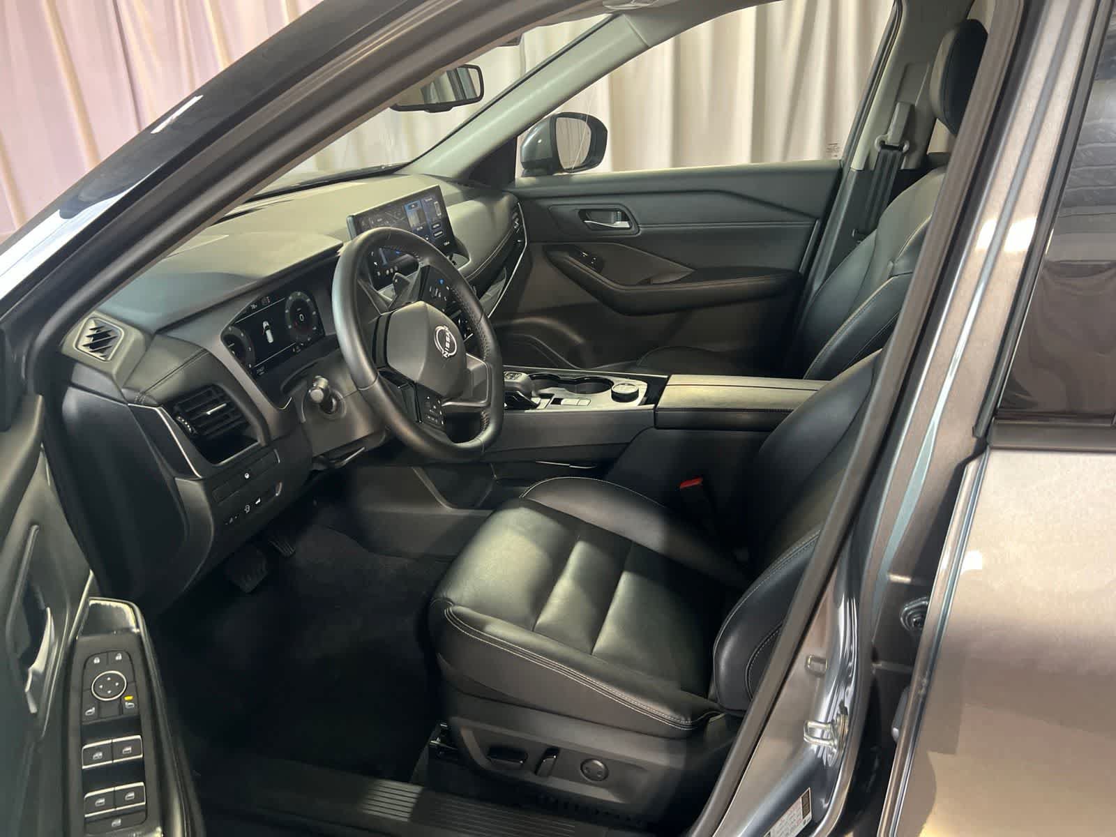 Used 2026 Nissan Rogue SL AWD/4WD image 16