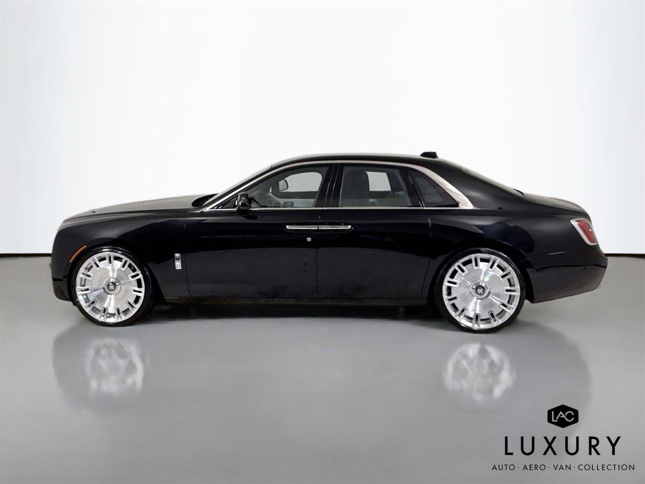 Used 2022 Rolls-Royce Ghost w/ Ghost Package image 9
