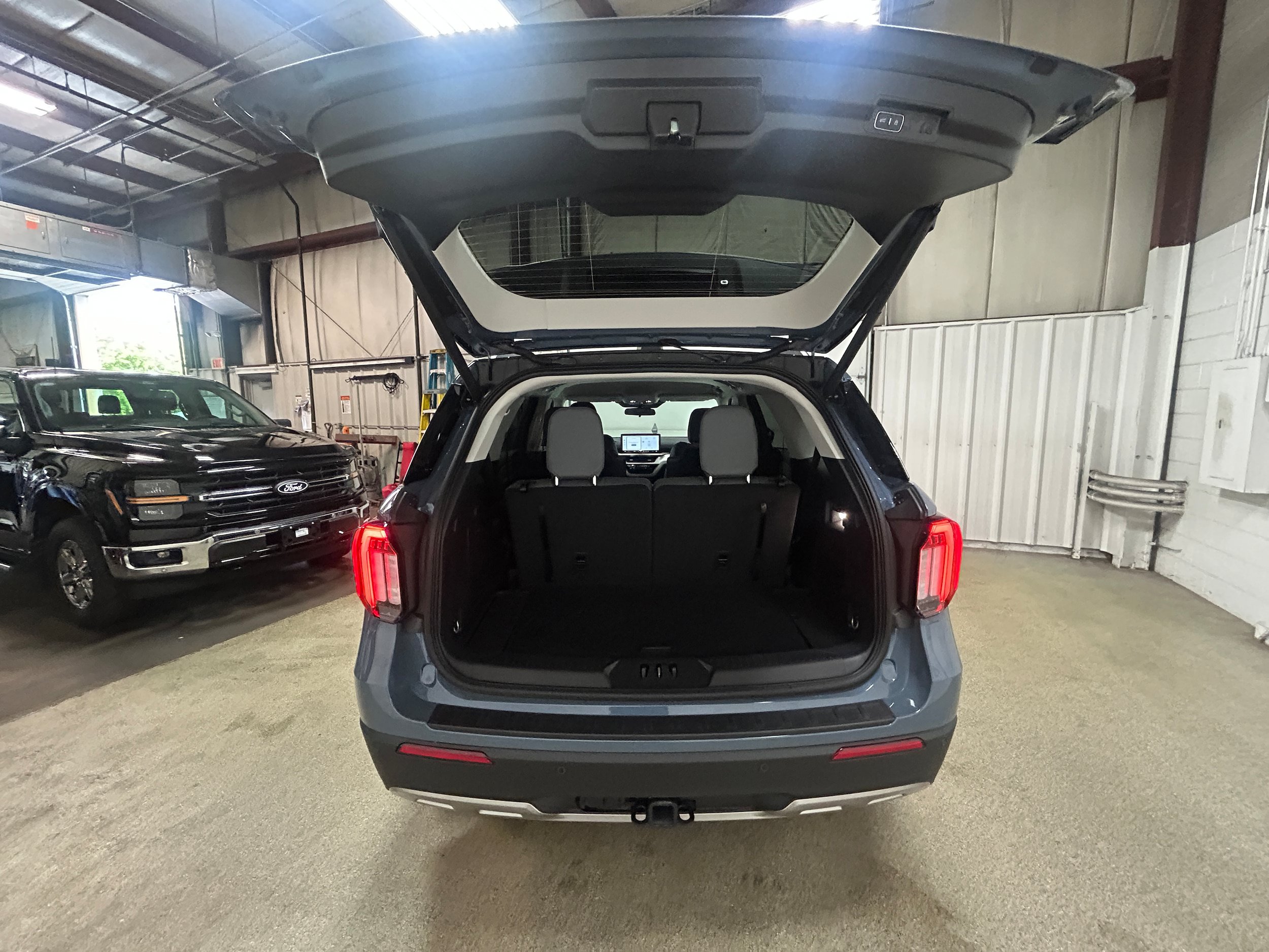 Used 2025 Ford Explorer Active w/ Active Comfort Package AWD/4WD image 28