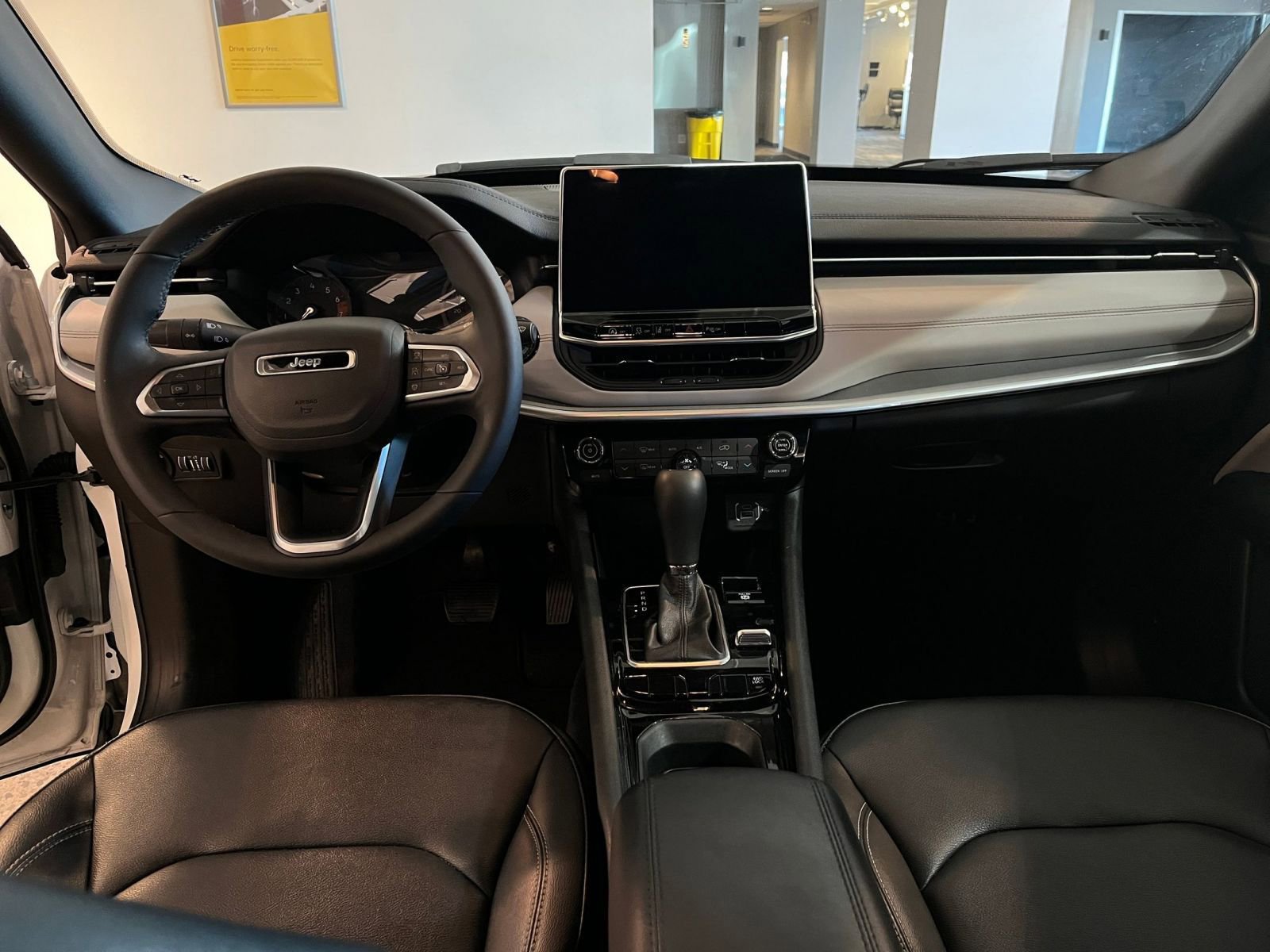 Used 2025 Jeep Compass Limited image 33