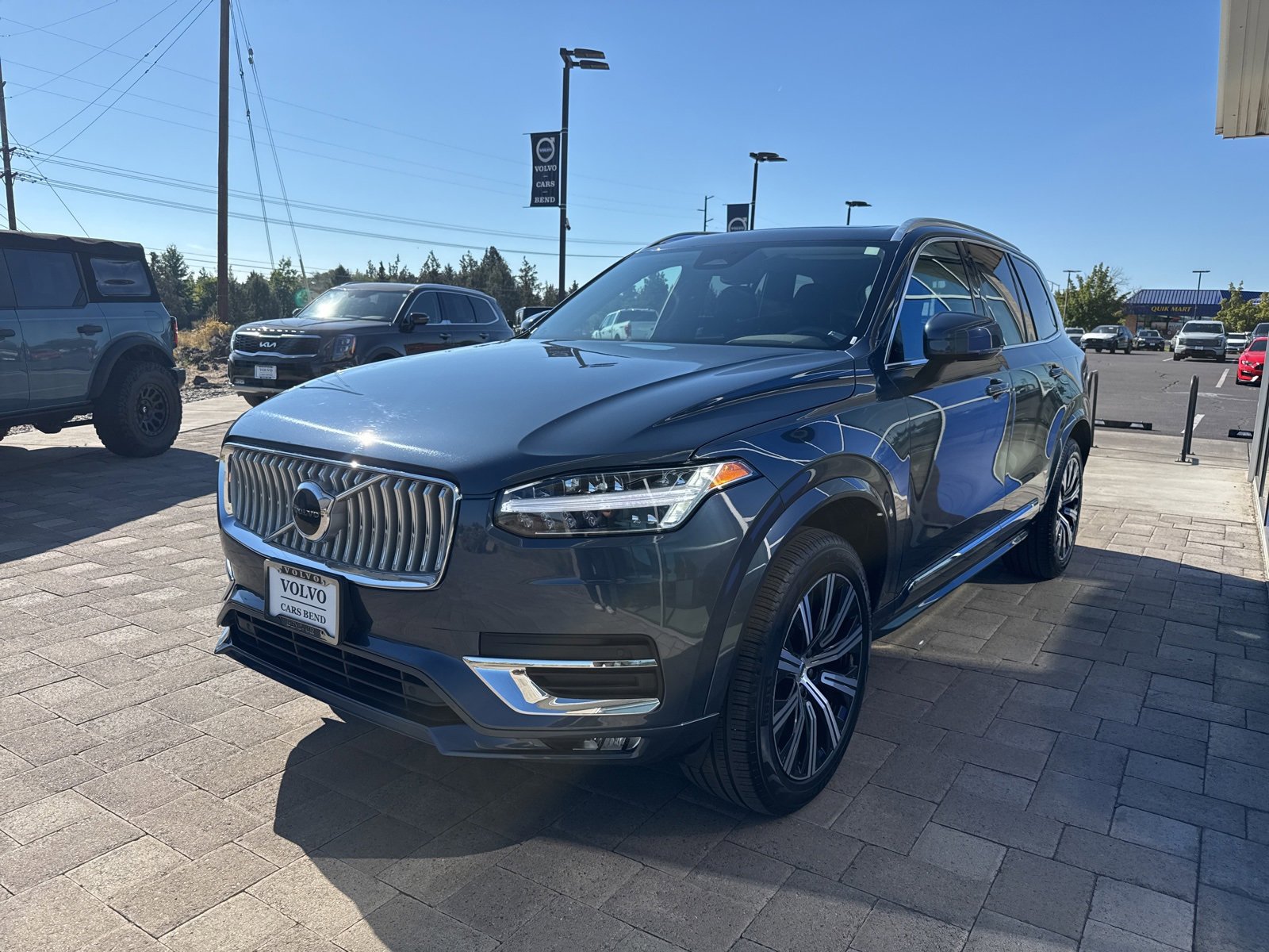 Used 2025 Volvo XC90 B5 Core image 2