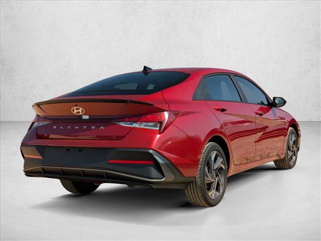 Used 2025 Hyundai Elantra Sport image 2