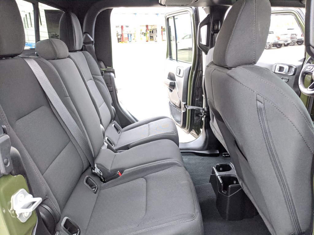 Used 2023 Jeep Gladiator Sport AWD/4WD image 16