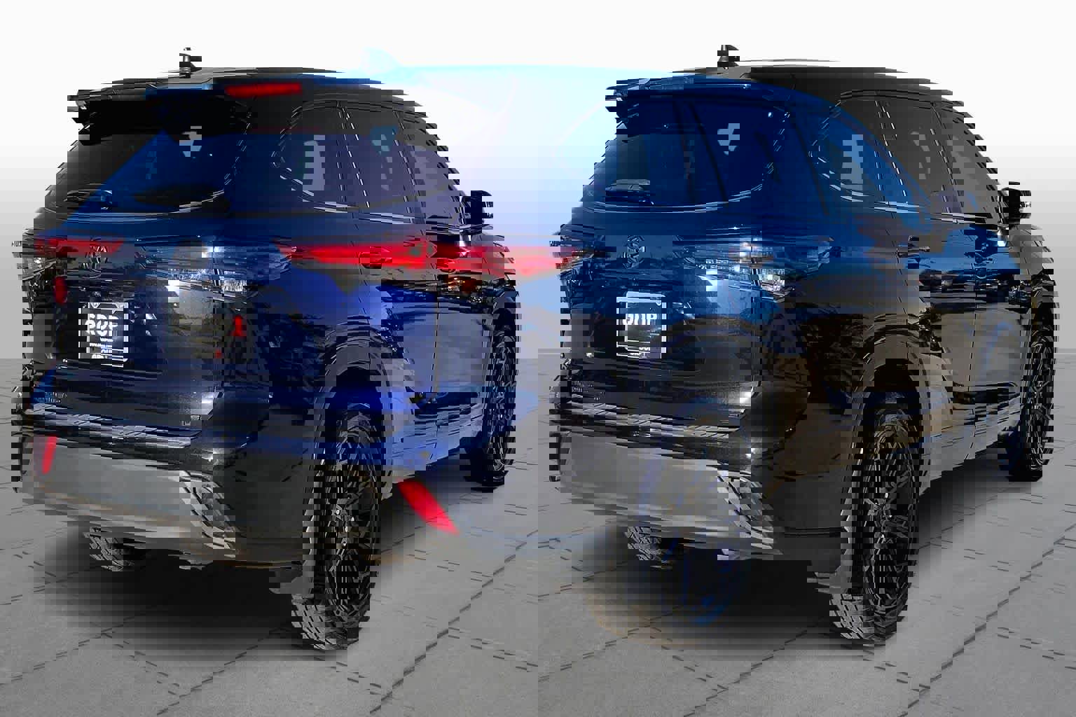 Used 2023 Toyota Highlander LE image 12