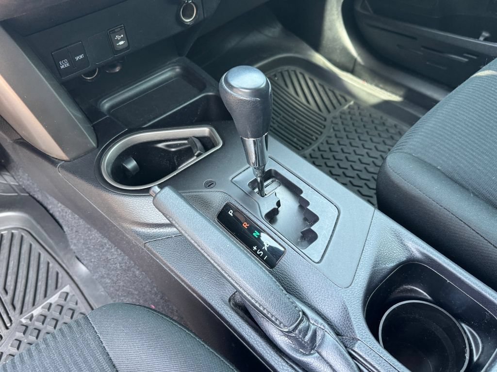 Used 2018 Toyota RAV4 LE AWD/4WD image 21