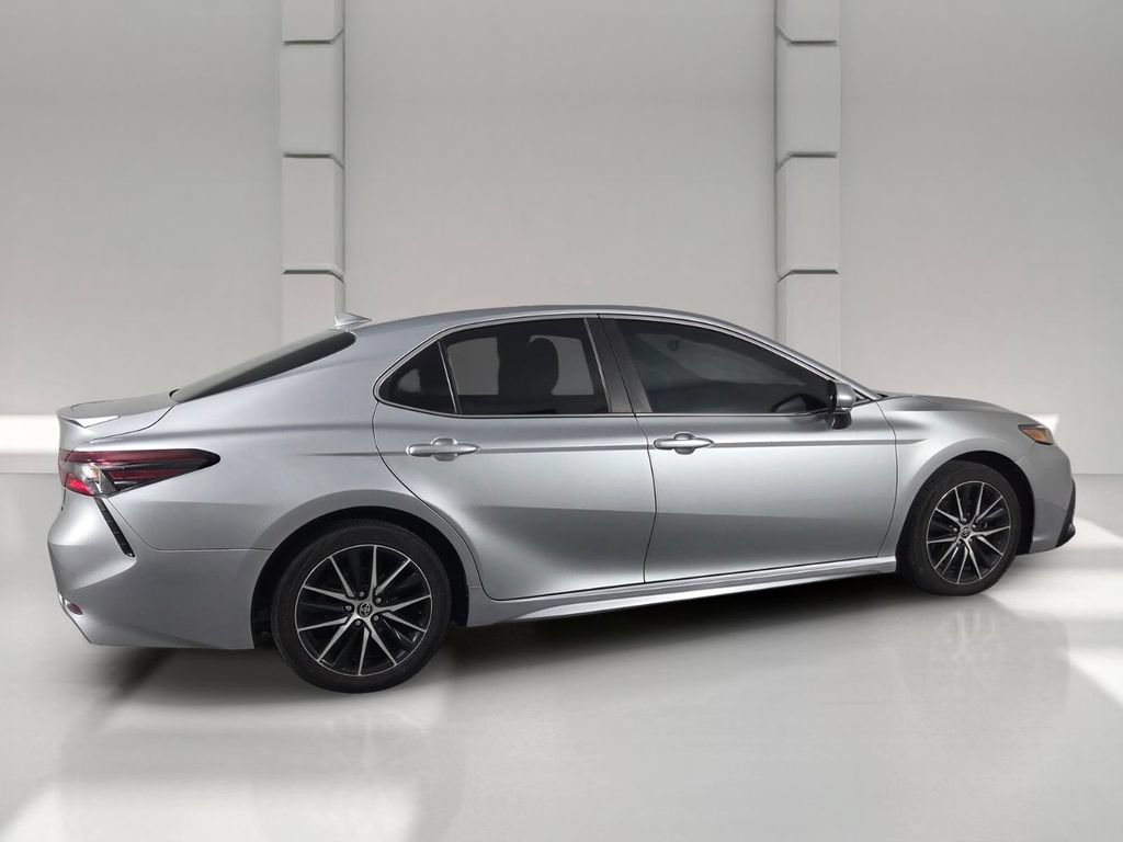 Used 2022 Toyota Camry SE FWD image 5