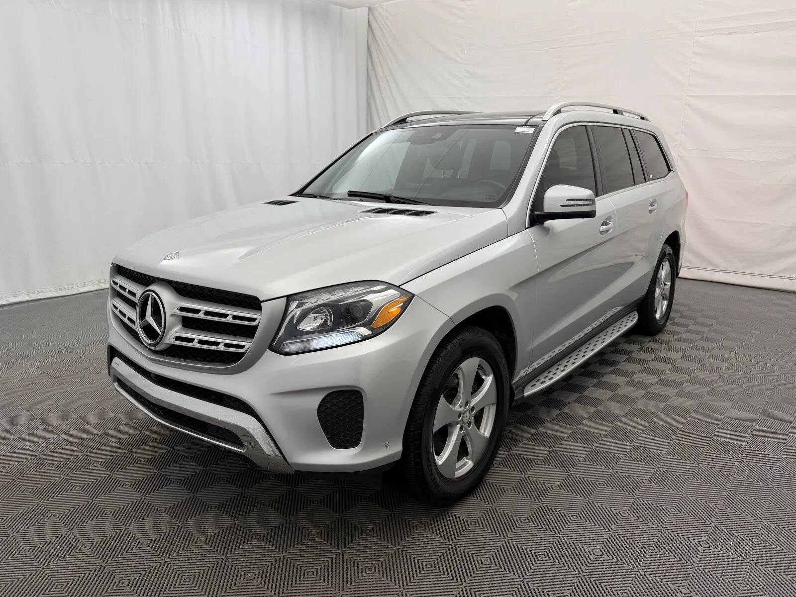 Used 2017 Mercedes-Benz GLS 450 4MATIC image 2