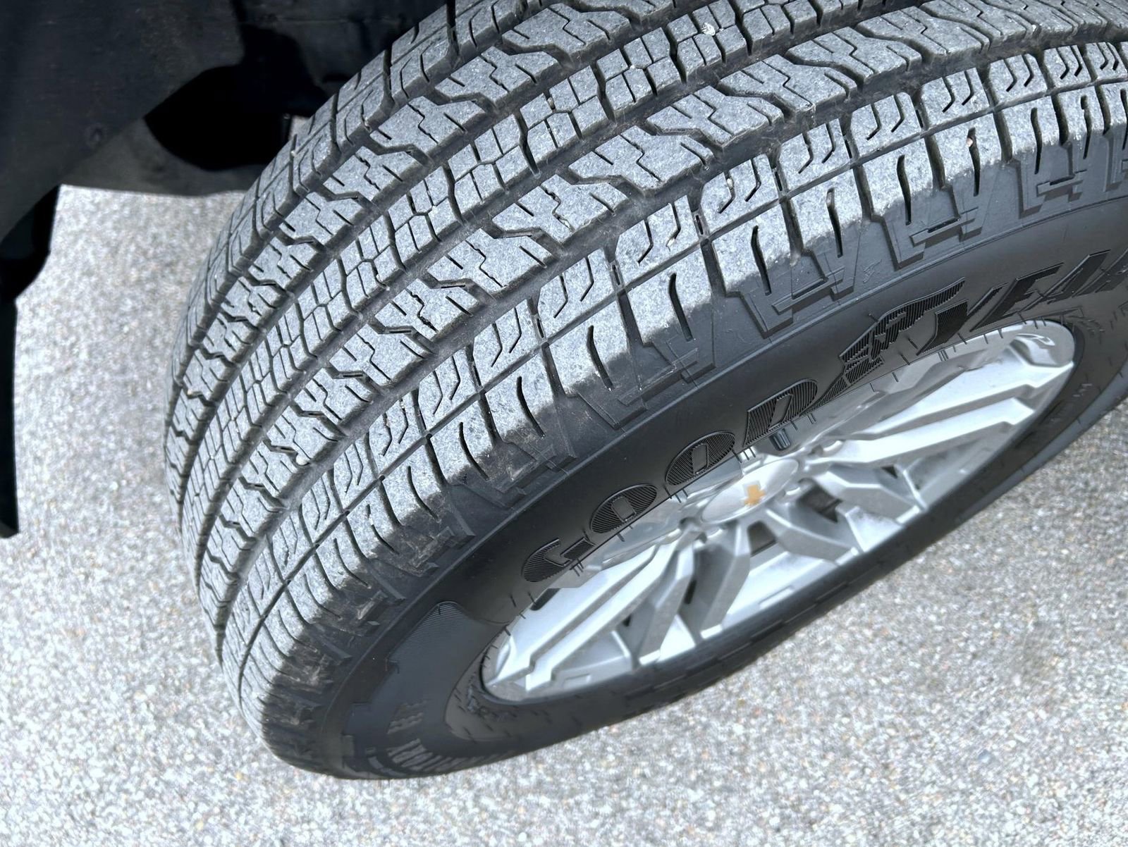 Used 2024 Chevrolet Colorado LT w/ LT Convenience Package image 23