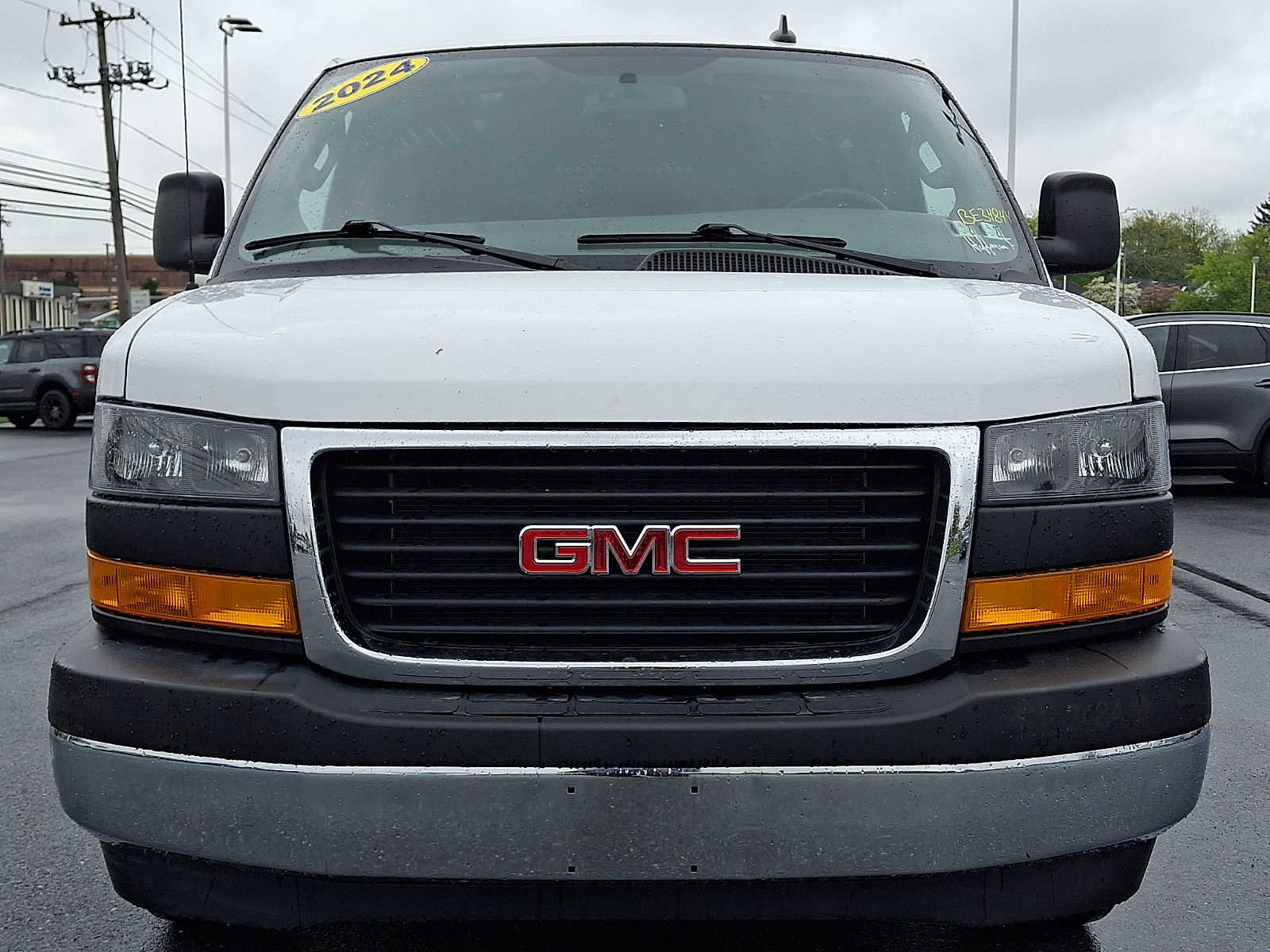 Used 2024 GMC Savana 2500 w/ Driver Convenience Package RWD image 2