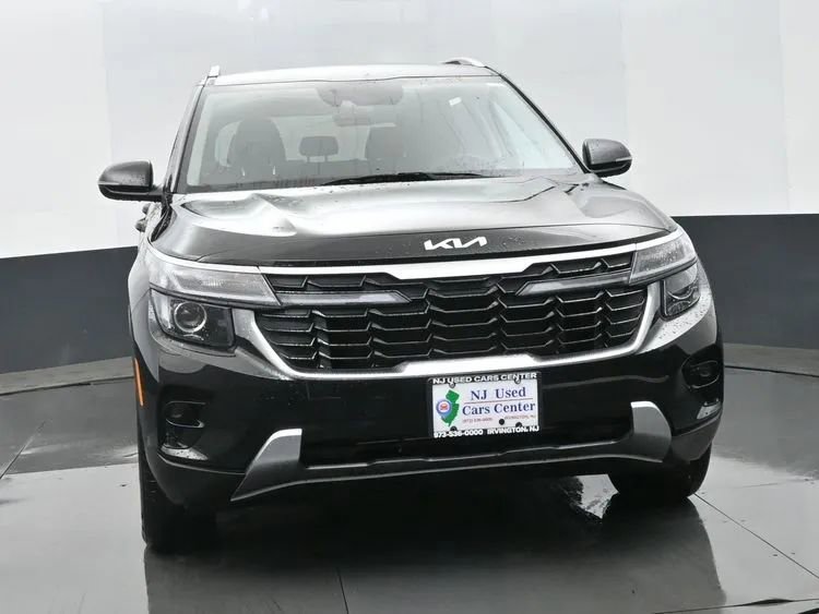 Used 2025 Kia Seltos S FWD image 3
