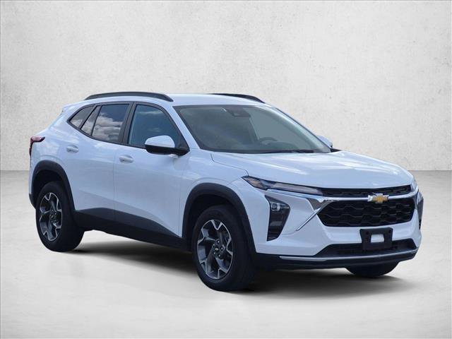 Used 2025 Chevrolet Trax LT FWD image 3