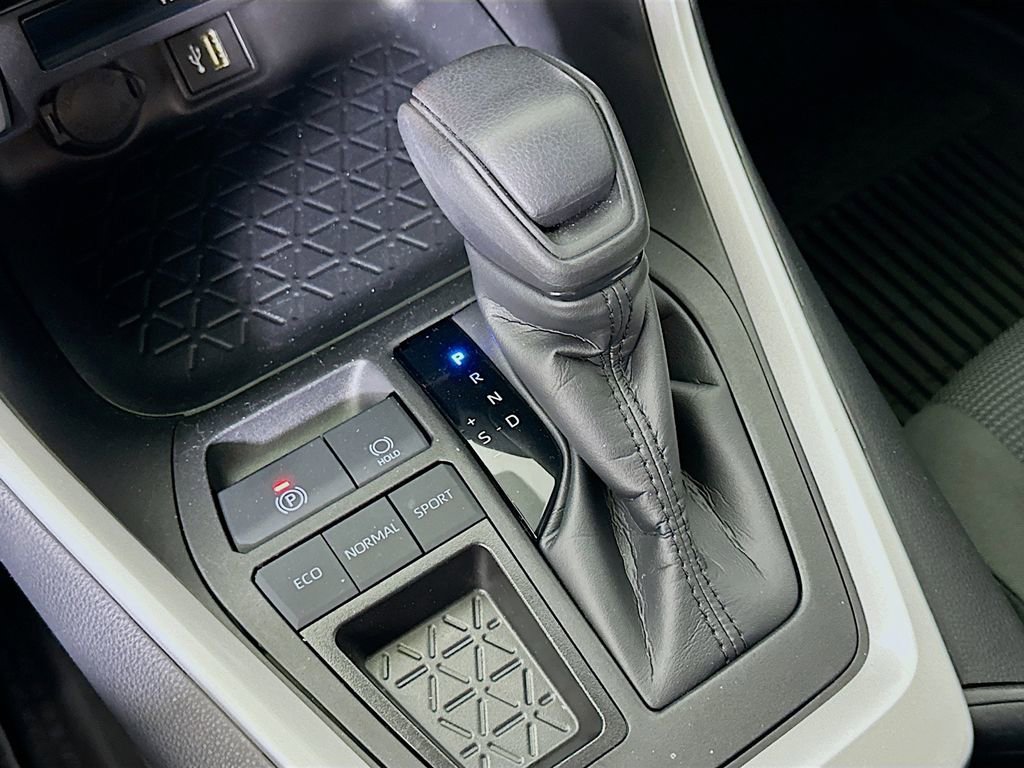 Used 2024 Toyota RAV4 LE image 30