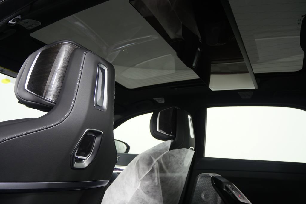New 2026 BMW 750e xDrive w/ Executive Package image 18