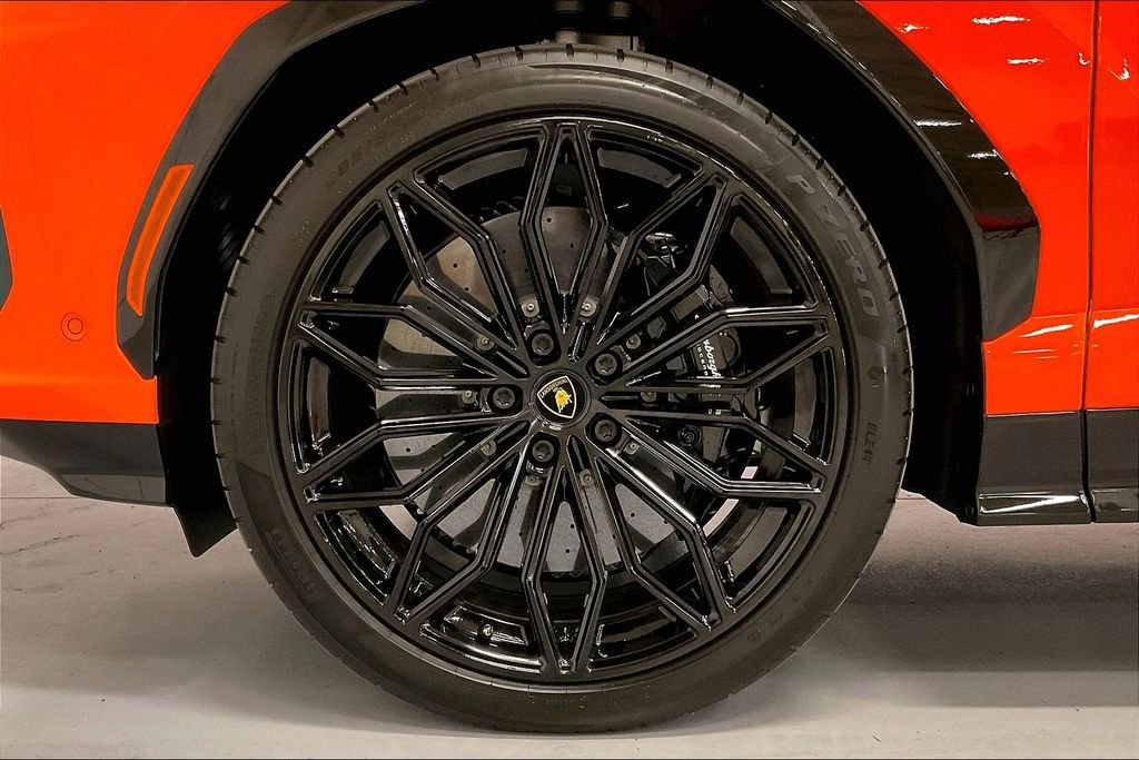Used 2025 Lamborghini Urus SE image 17