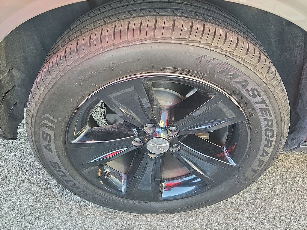 Used 2018 Dodge Challenger SXT image 5