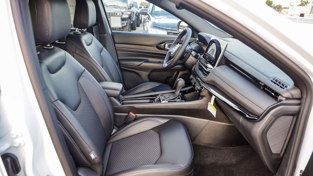 New 2026 Jeep Compass Latitude image 17