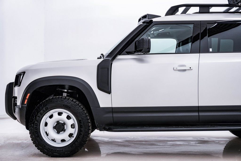 Used 2024 Land Rover Defender 110 S image 9