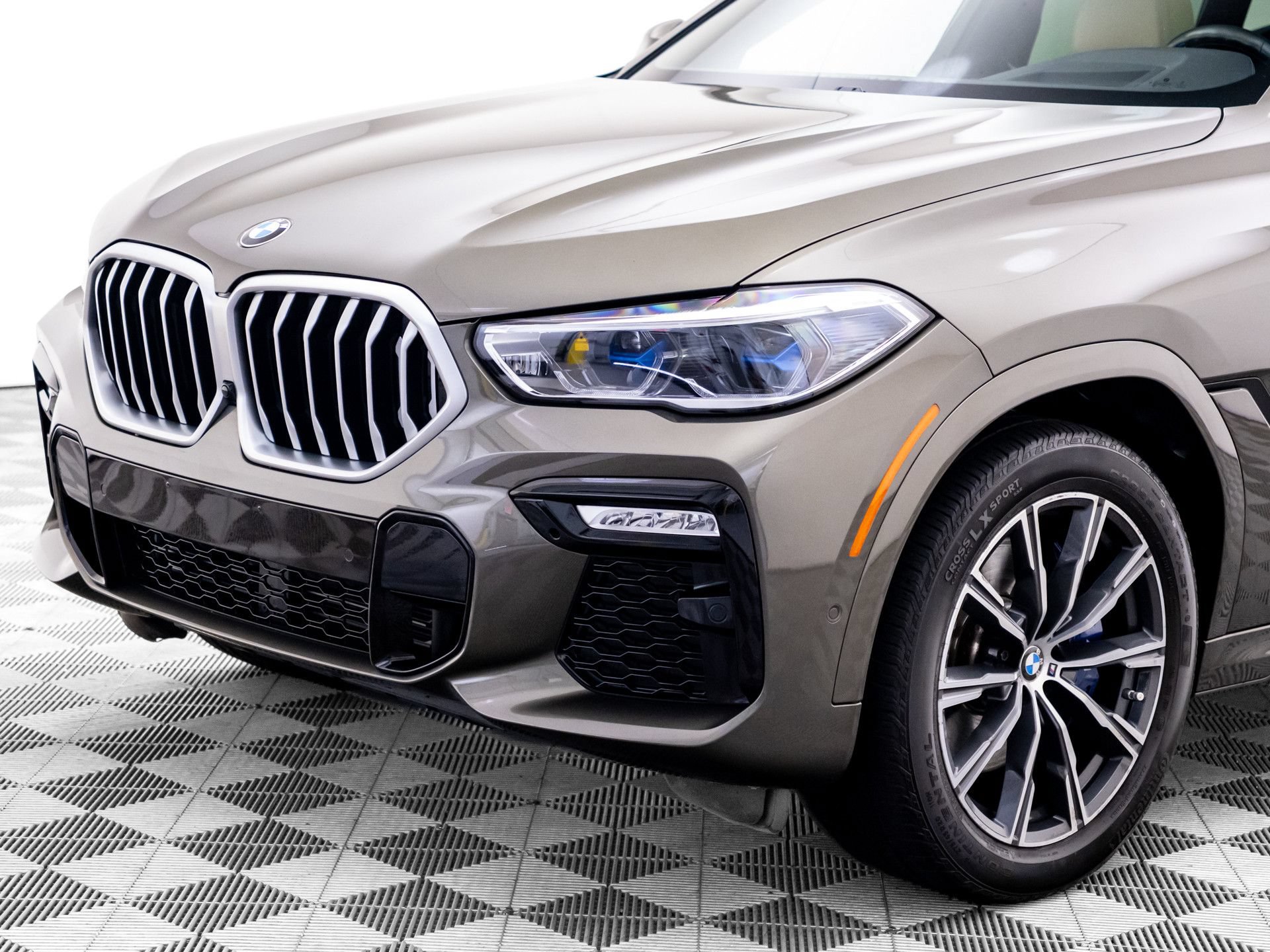 Used 2021 BMW X6 xDrive40i w/ M Sport Package AWD/4WD image 38