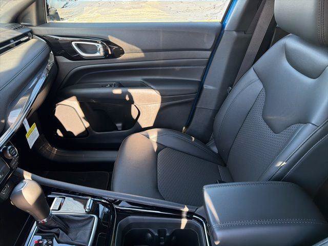 New 2026 Jeep Compass Latitude AWD/4WD image 12