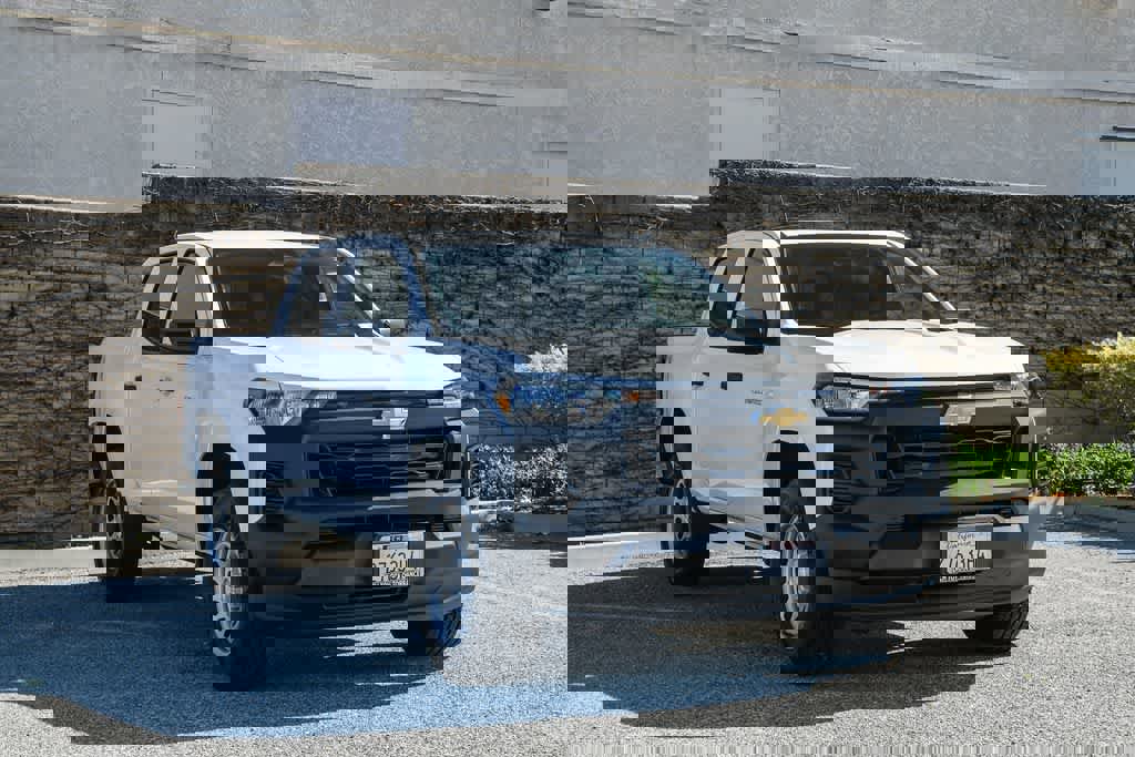 Used 2025 Chevrolet Colorado W/T image 3