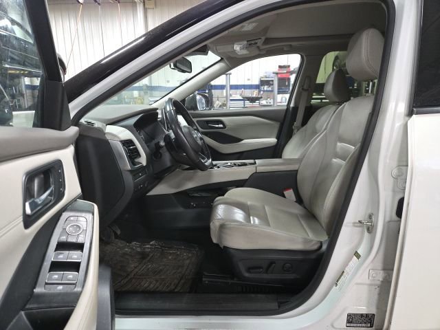 Used 2023 Nissan Rogue SL AWD/4WD image 3