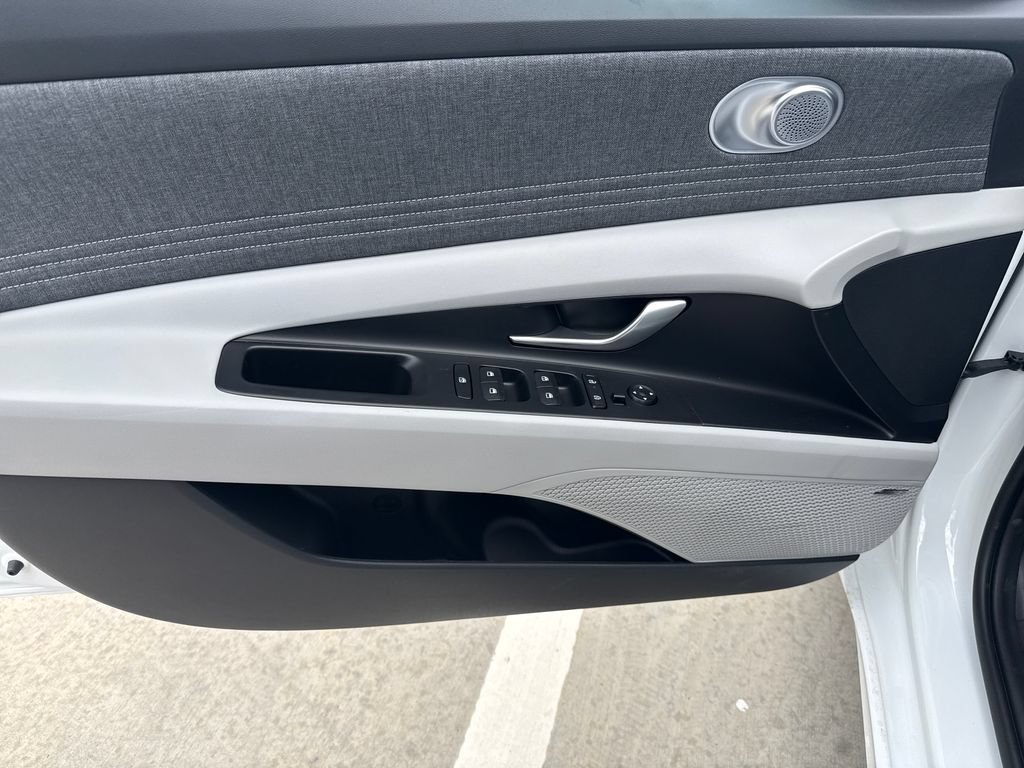 New 2026 Hyundai Elantra Limited FWD image 13