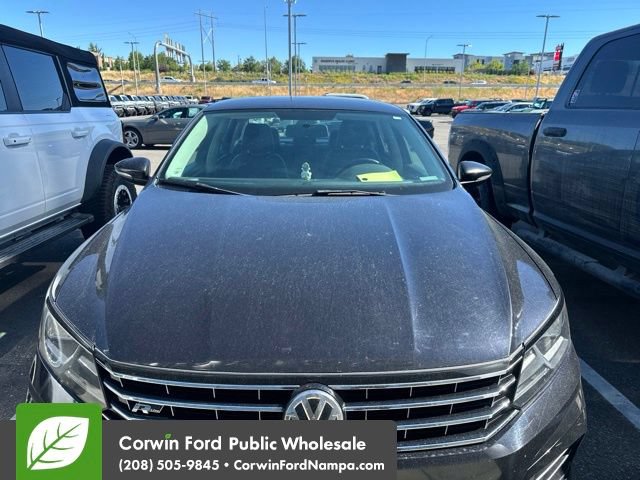 Used 2018 Volkswagen Passat 2.0T R-Line FWD image 2