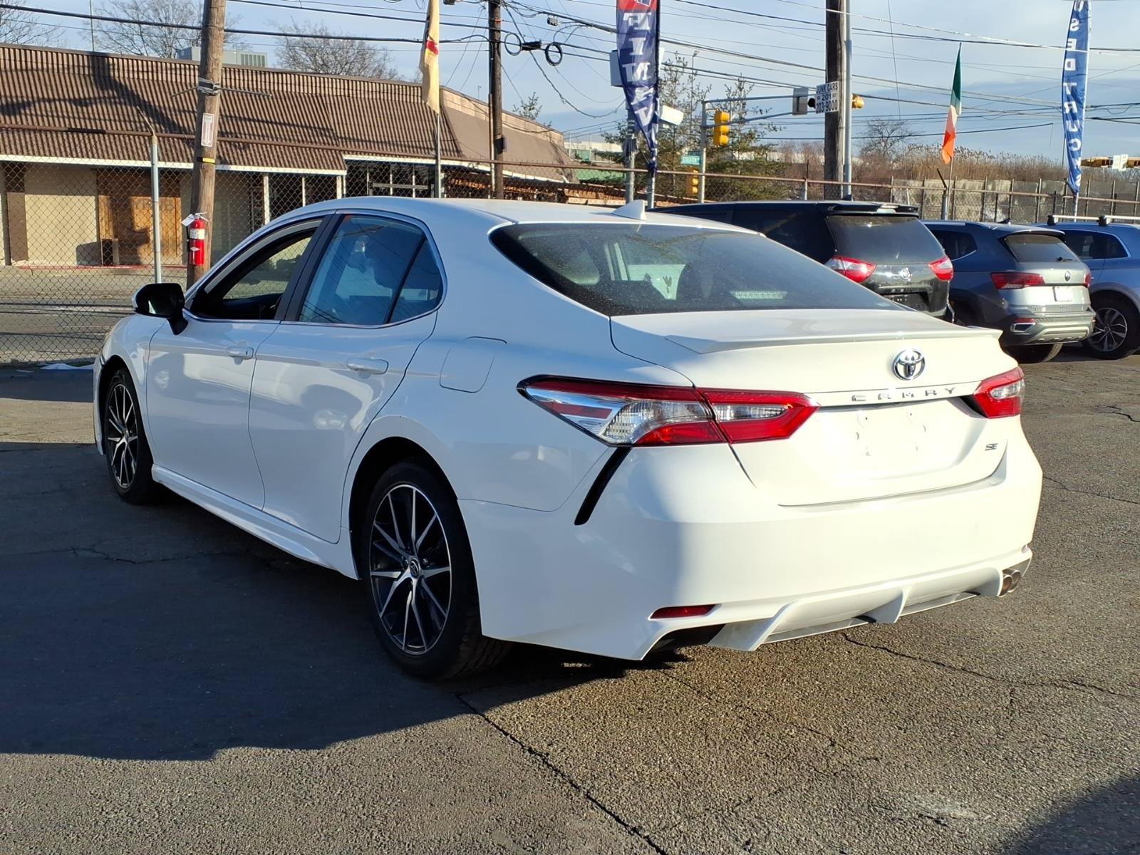 Used 2021 Toyota Camry SE FWD image 4