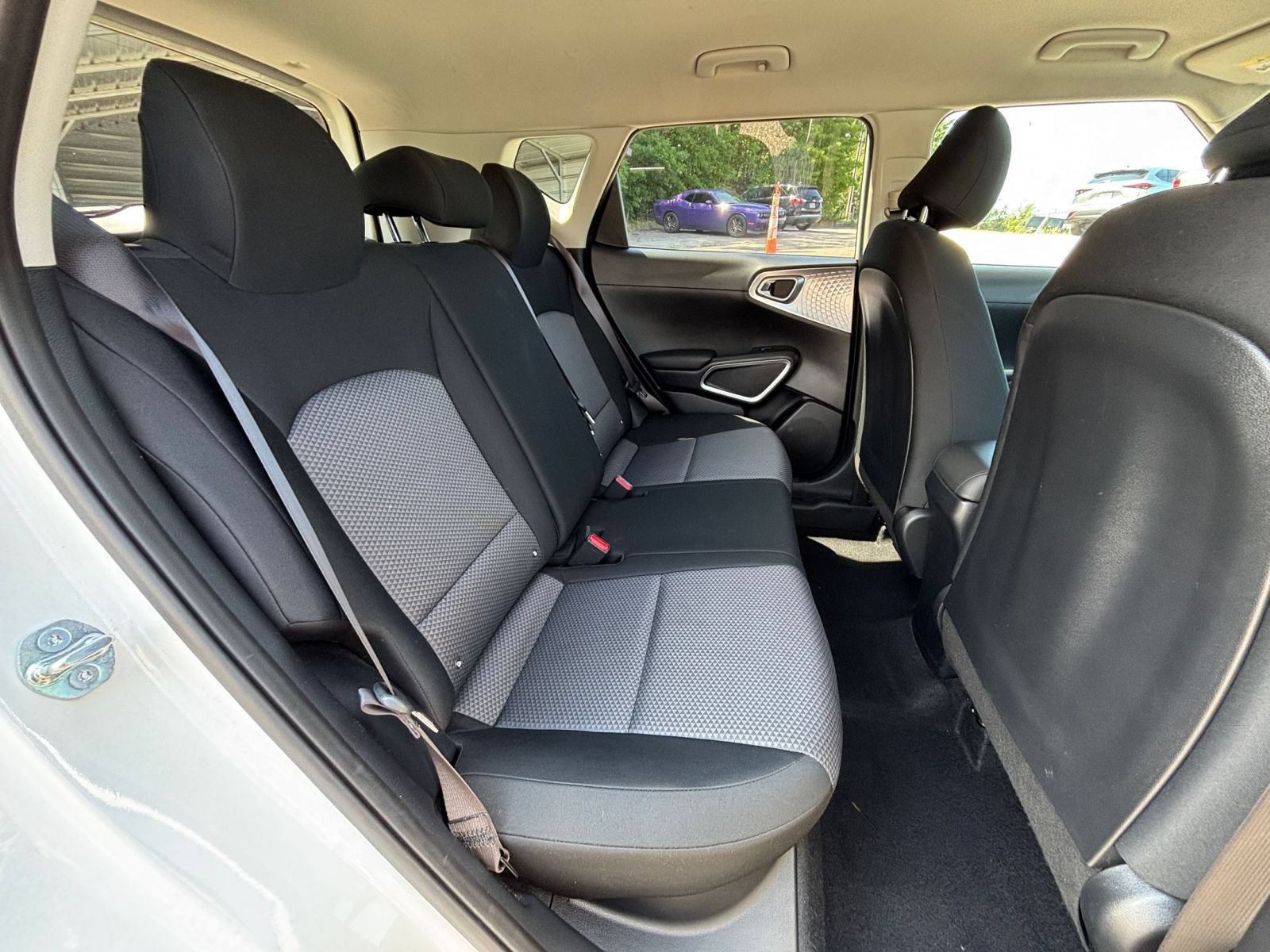 Used 2025 Kia Soul LX w/ LX Technology Package FWD image 34